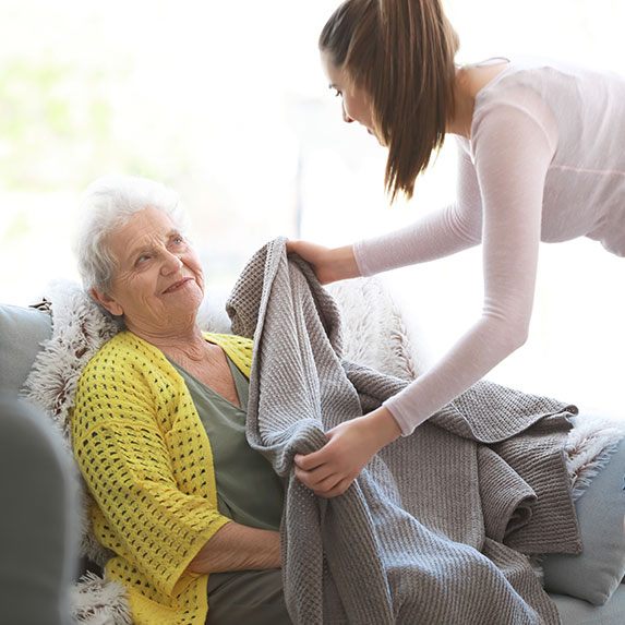 aide-domicile-personne-agee Personnel pour à domicile les personnes agées
